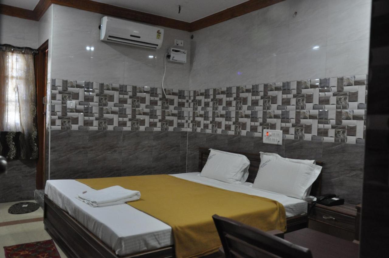 C M Hotel Dharmapuri Exterior photo